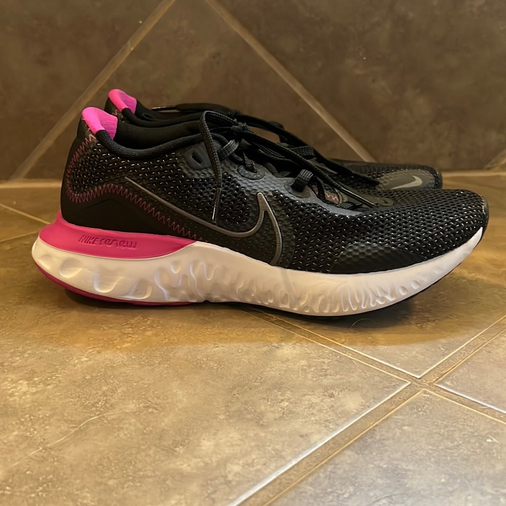 Women’s Nike Renew